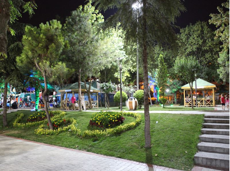 Bayrampaşa gezilecek yerler İsmet Paşa Parkı ve Sosyal Tesisleri