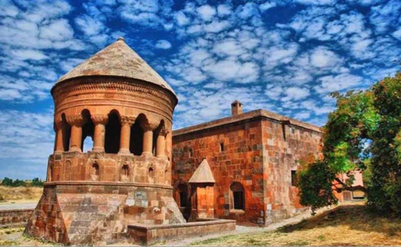 Bitlis Gezilecek Yerler Emir Bayındır Kümbeti ve Emir Bayındır Cami
