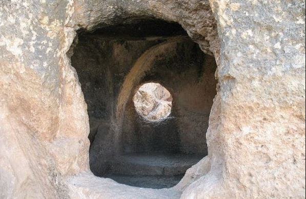 Palanlı Mağarası