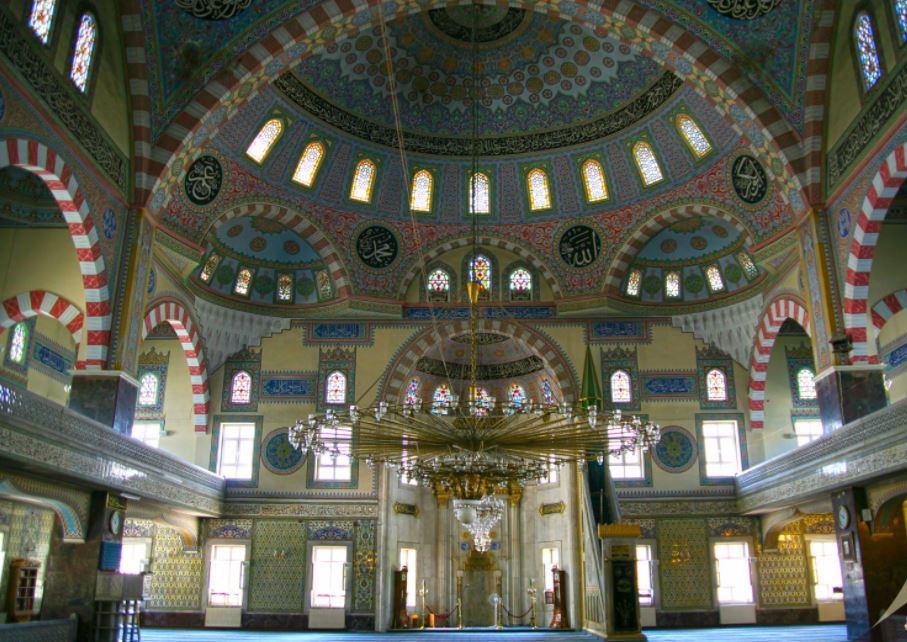 Elazığ Gezilecek Yerler İzzet Paşa Camii