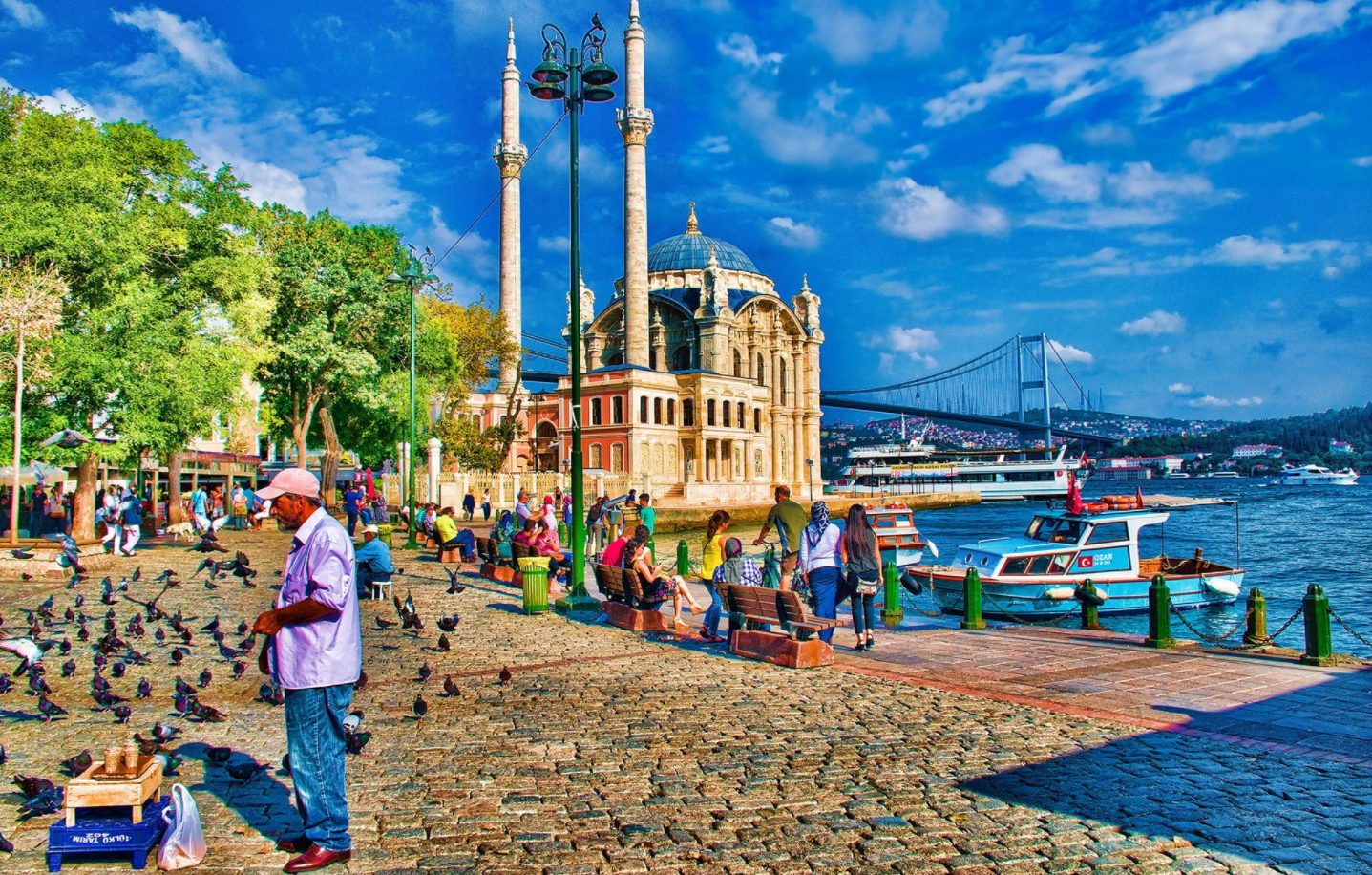 Beşiktaş Gezilecek Yerler Ortaköy Meydanı