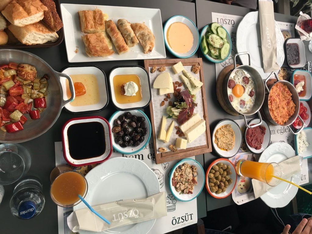 Özsüt, Adana Kahvaltı Mekânları