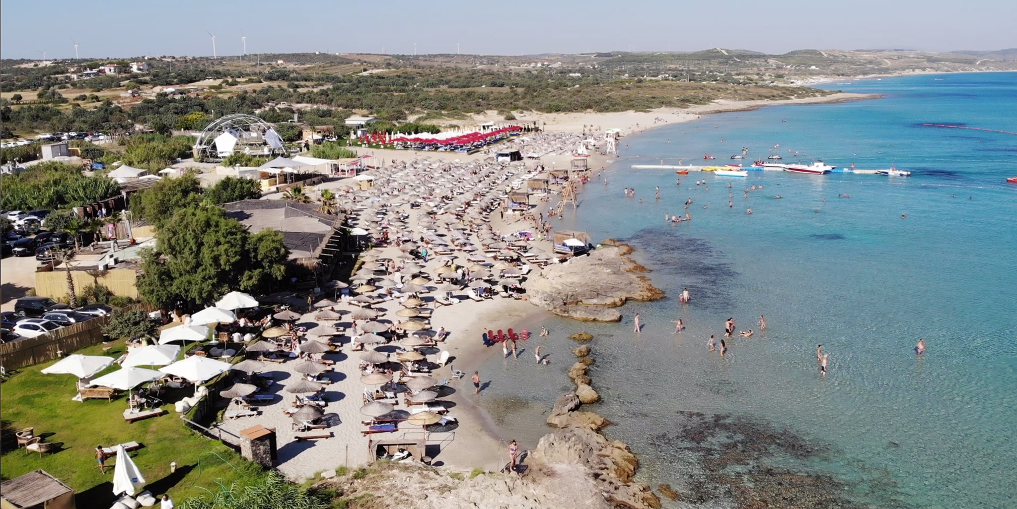 Med cesme в реальном времени. Cesme Beach Clubs. Shayna Beach Club Ayayorgi Çeşme. Izmir Beach area. Izmir Alaçati Beach.
