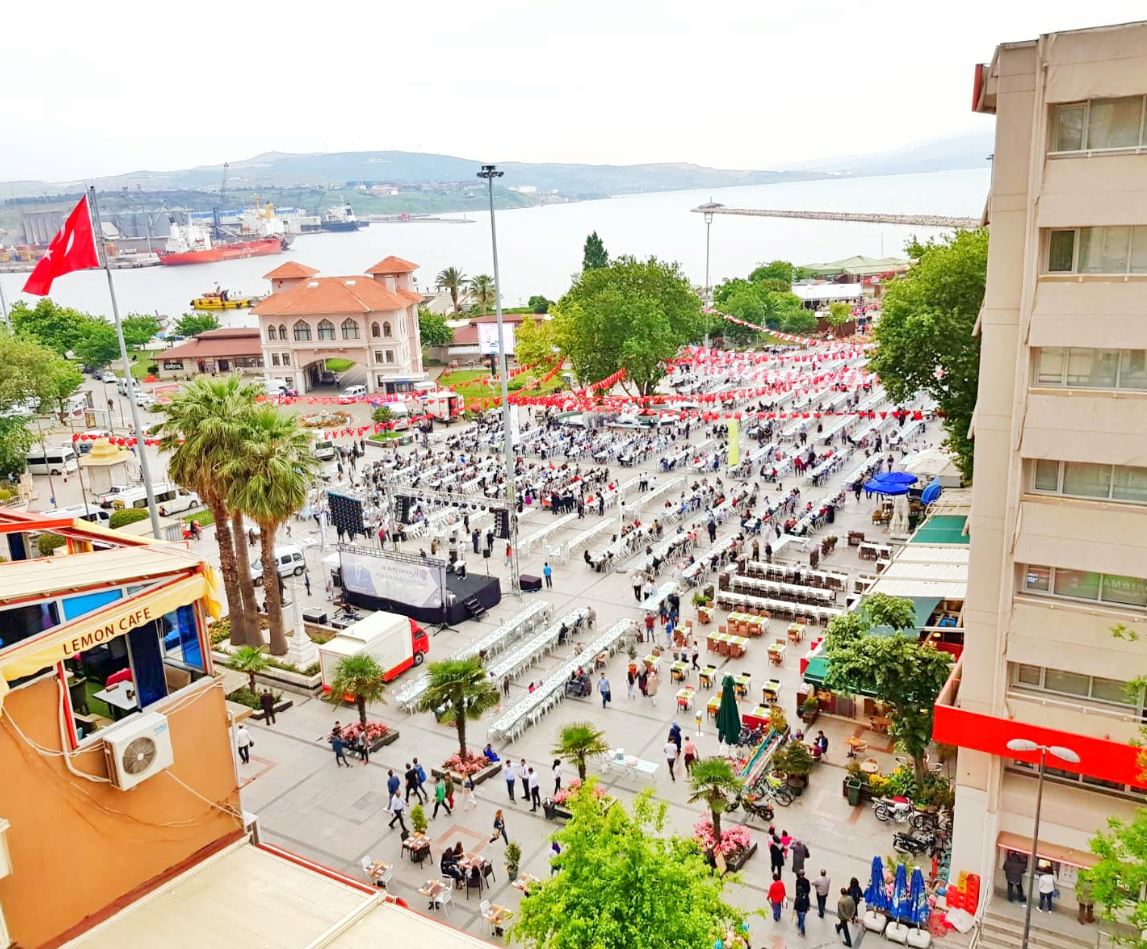 Bandırma Gezilecek Yerler Cumhuriyet Meydanı